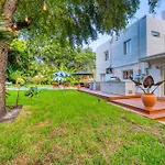 Stunning Historic Villa With Jacuzzi Heated Pool And Resort Style Backyard