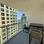Elegant Centric Vibrant Pool Jacuzzi Free Parking