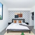 King Bed Brand New Oasis Minutes To Brickell