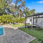 Miami Villa - Pool & Hot Tub Escape