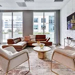 Central 2 Bed Apartment With A Pool & Gym- Free Garage Parking