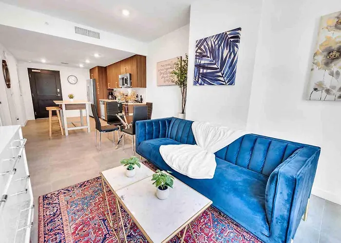 Charming Apt In The Heart Of Downtown With Free Parking