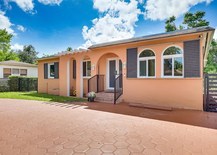 11 Mi To South Beach Home With Screened Porch!
