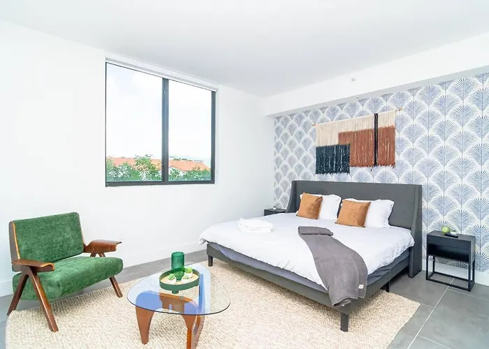 King Bed Brand New Oasis Minutes To Brickell