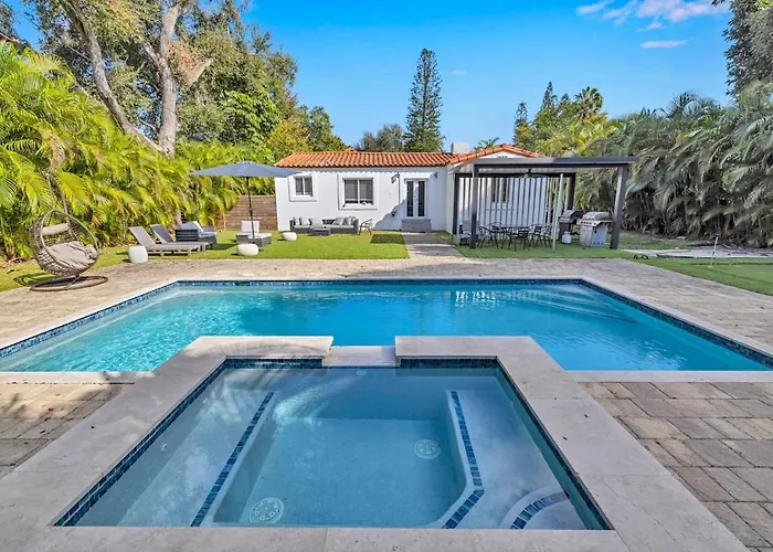 Miami Villa - Pool & Hot Tub Escape