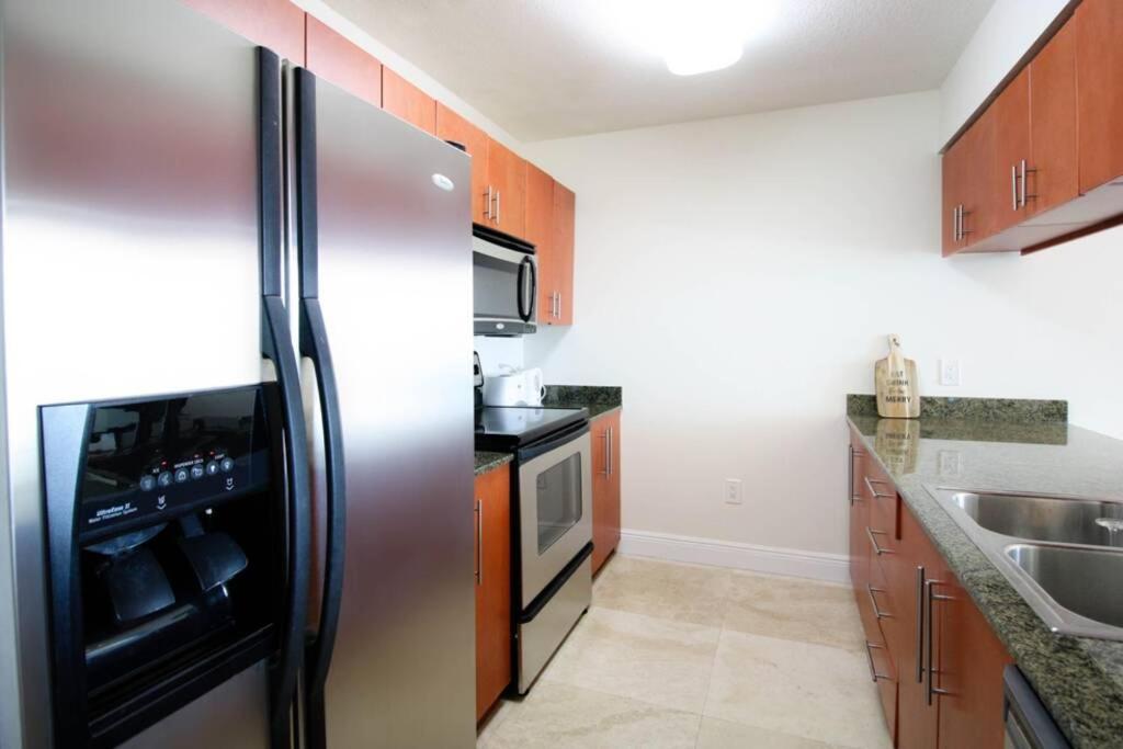 Brickell Condo With Views! * Miami
