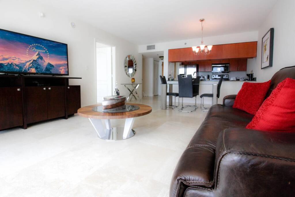 Brickell Condo With Views! Miami