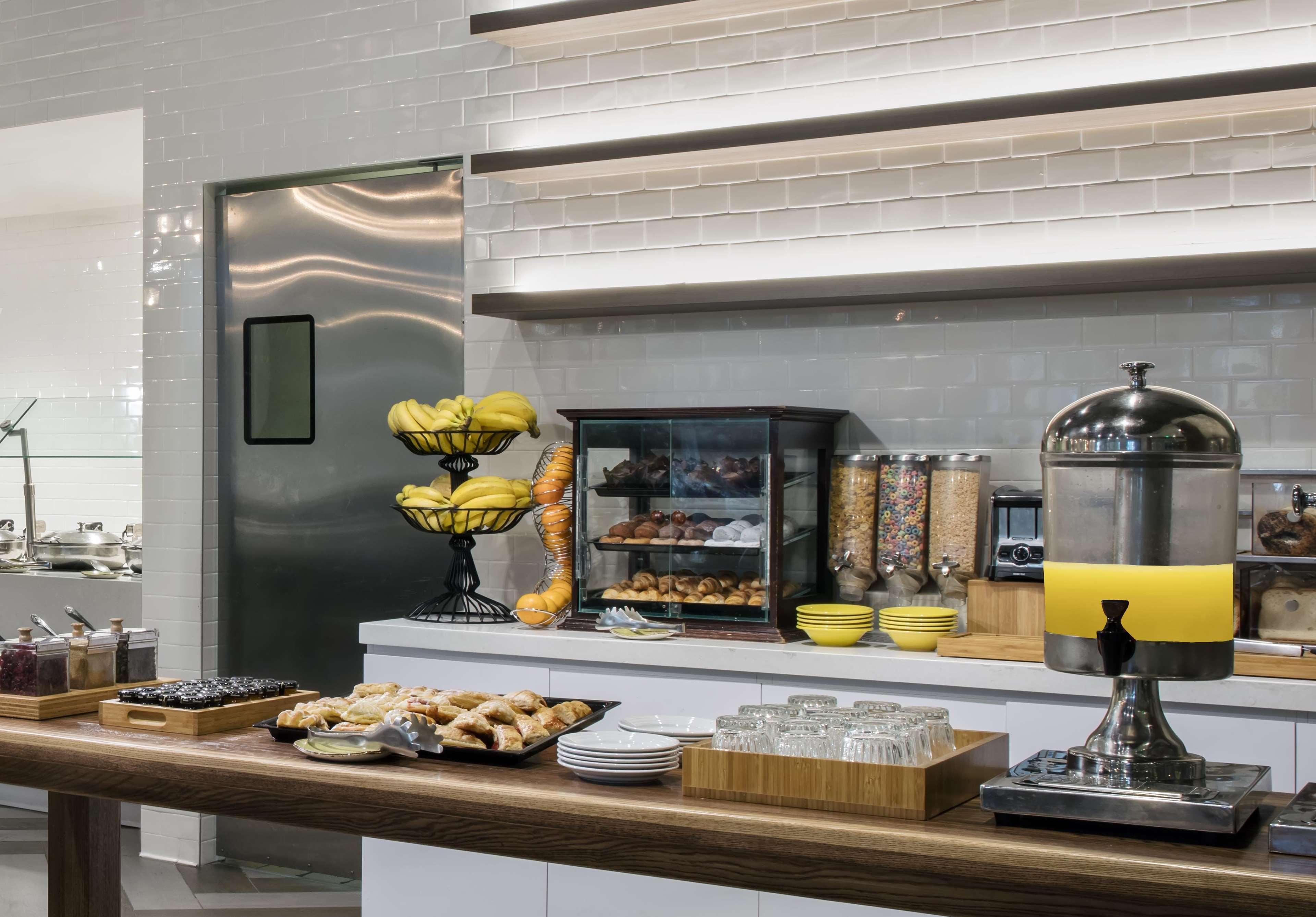 Doubletree By Hilton Miami Airport & Convention Center 4*