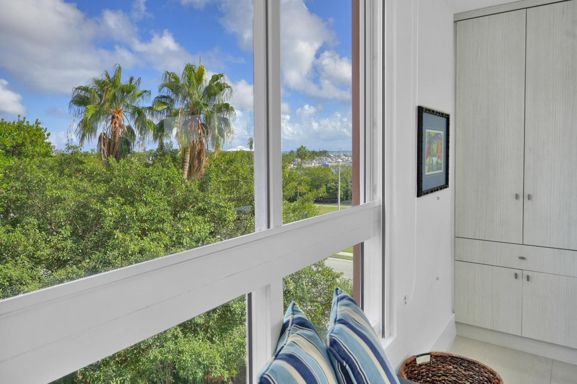 Gorgeous Spacious 2bed 2bath Bayview In Grove Holiday home Miami