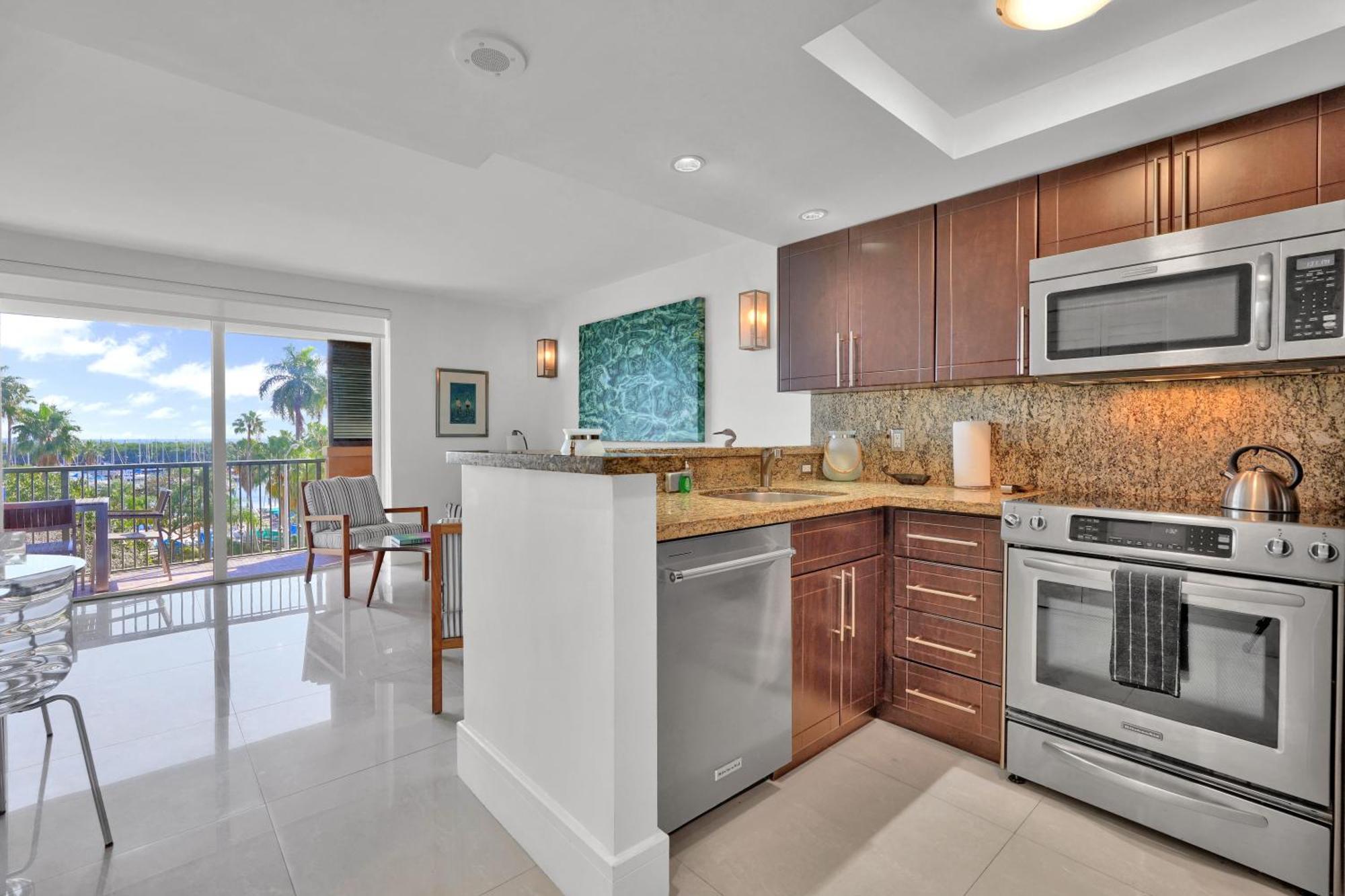 Gorgeous Spacious 2bed 2bath Bayview In Grove *