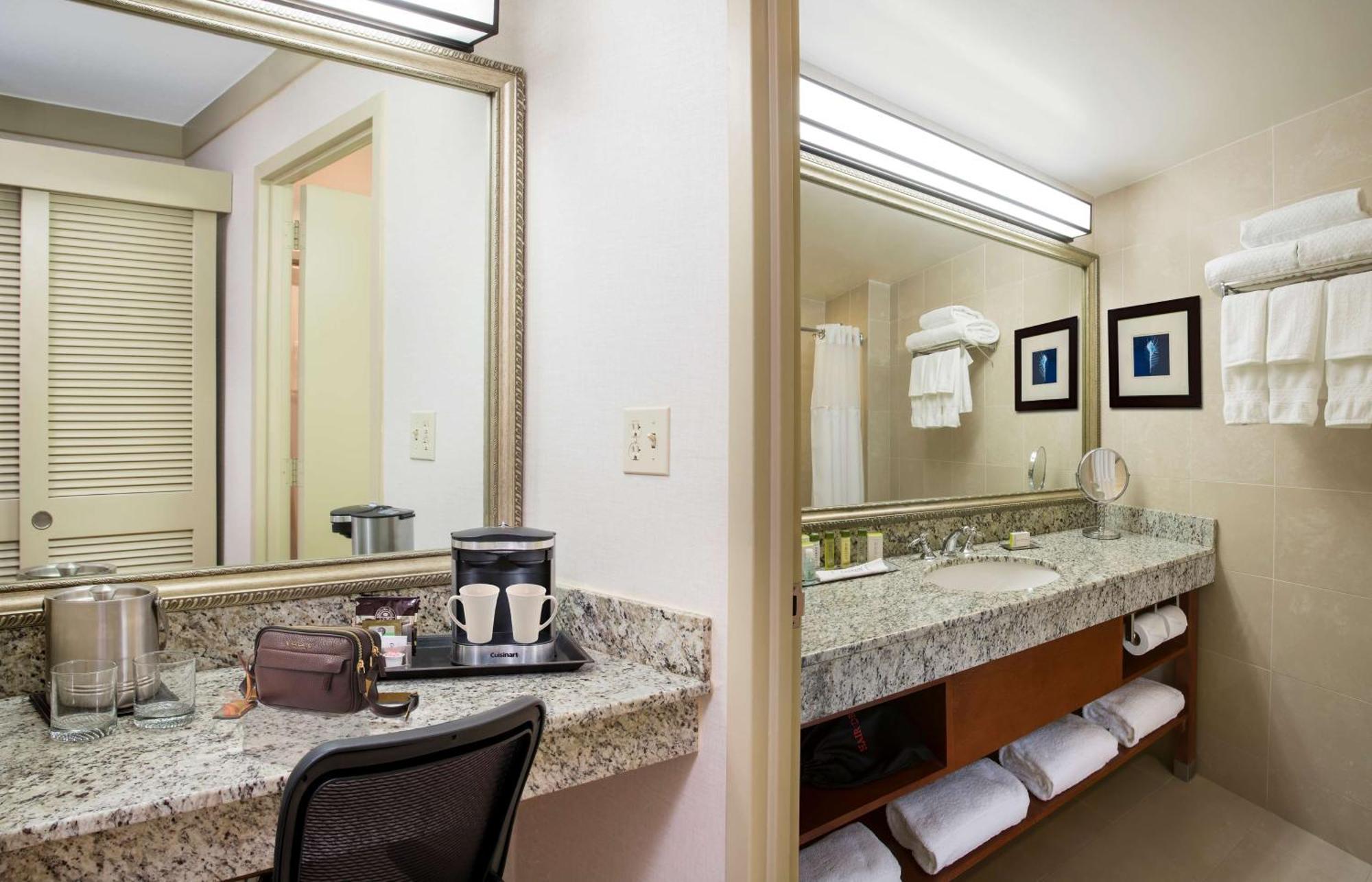 Doubletree By Hilton Miami Airport & Convention Center