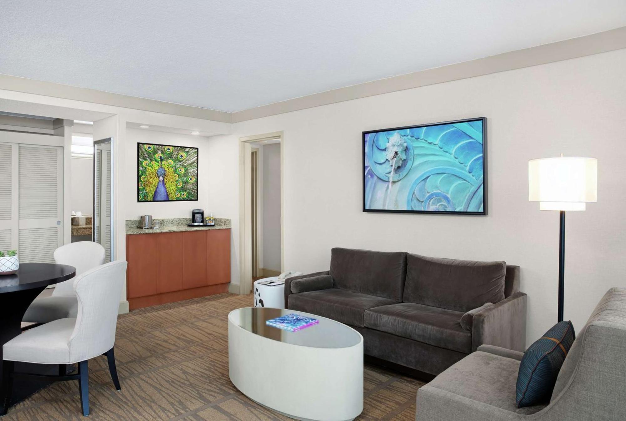 Doubletree By Hilton Miami Airport & Convention Center Hotel 4*