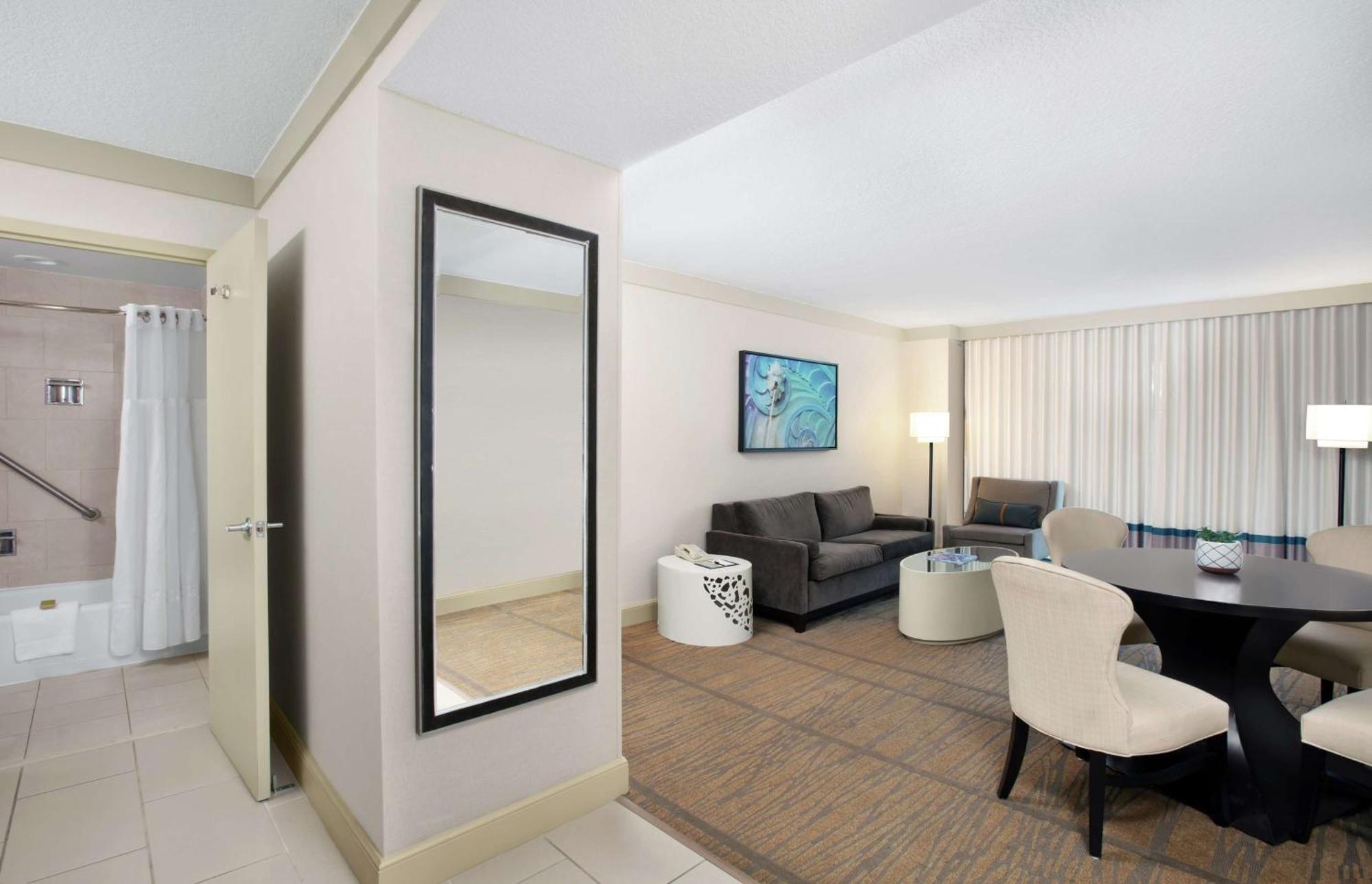 Hotel Doubletree By Hilton Miami Airport & Convention Center 4*