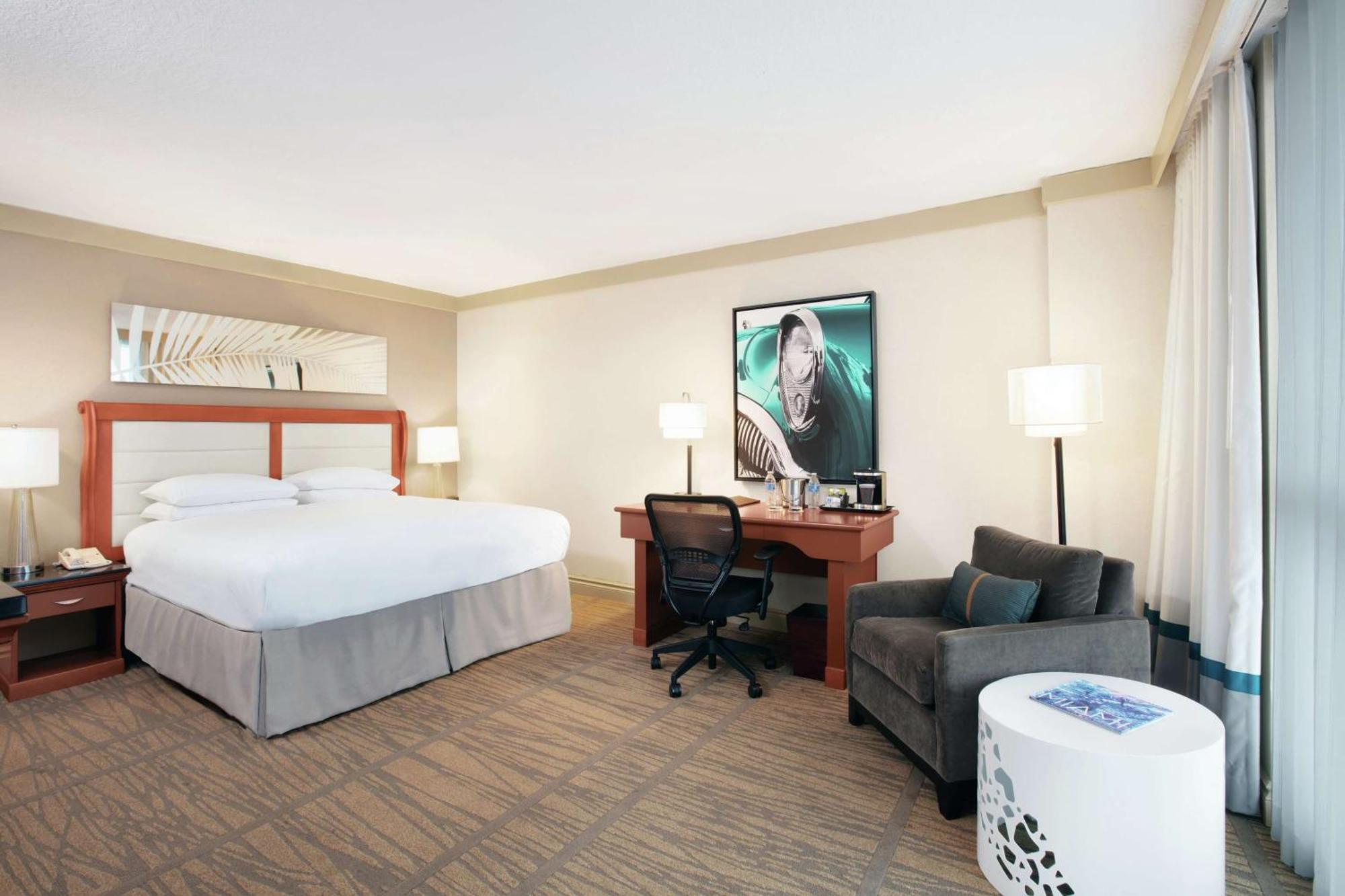 Doubletree By Hilton Miami Airport & Convention Center 4*