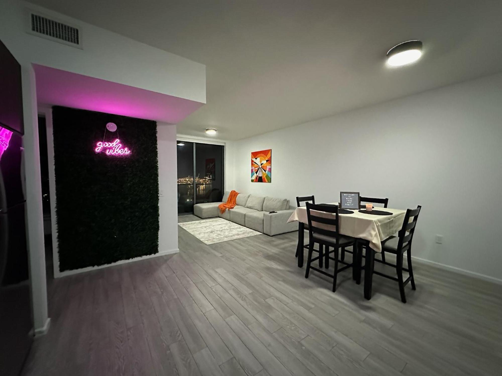 Vibrant Downtown Gem - 2br, Near Port Of & Entertainment