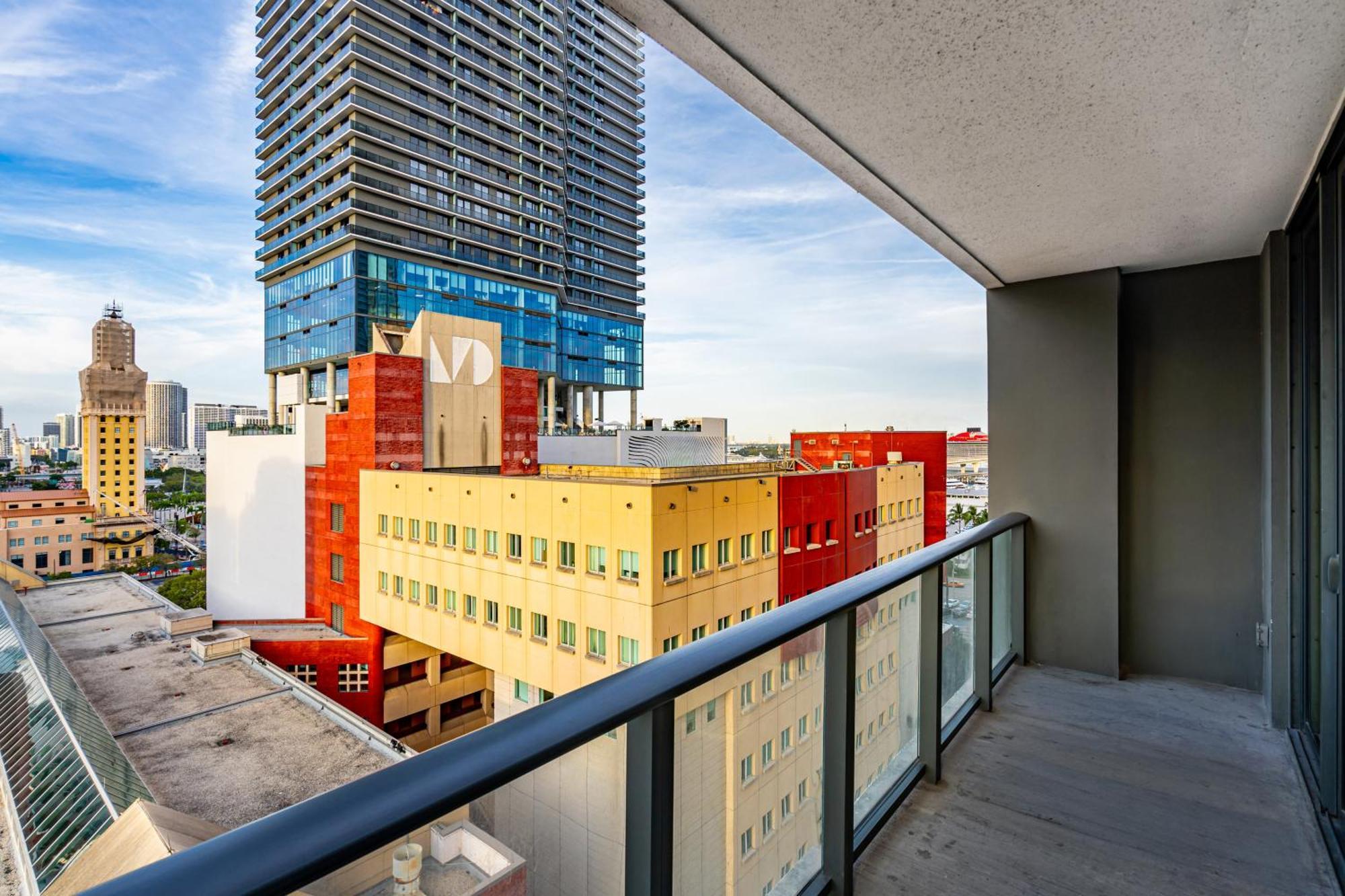Exceptional In The Heart On Downtown Apartment *