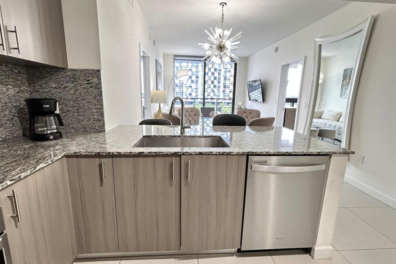 Style Luxury Living In Doral, *
