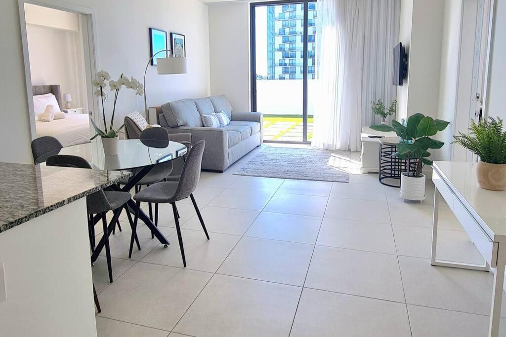 Luxury In Doral Miami, 1 Bd Apartment *