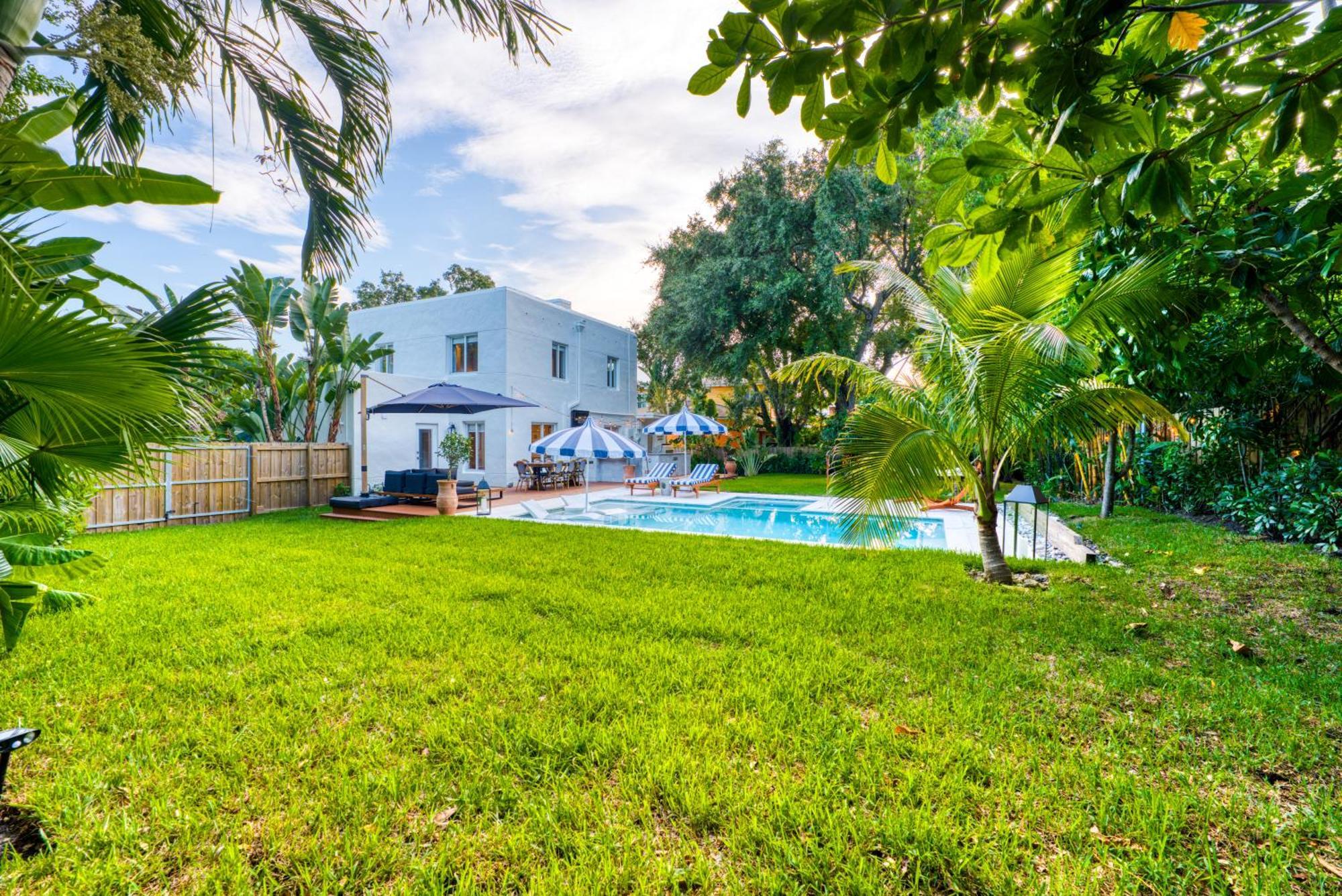 Stunning Historic With Jacuzzi Heated Pool And Style Backyard