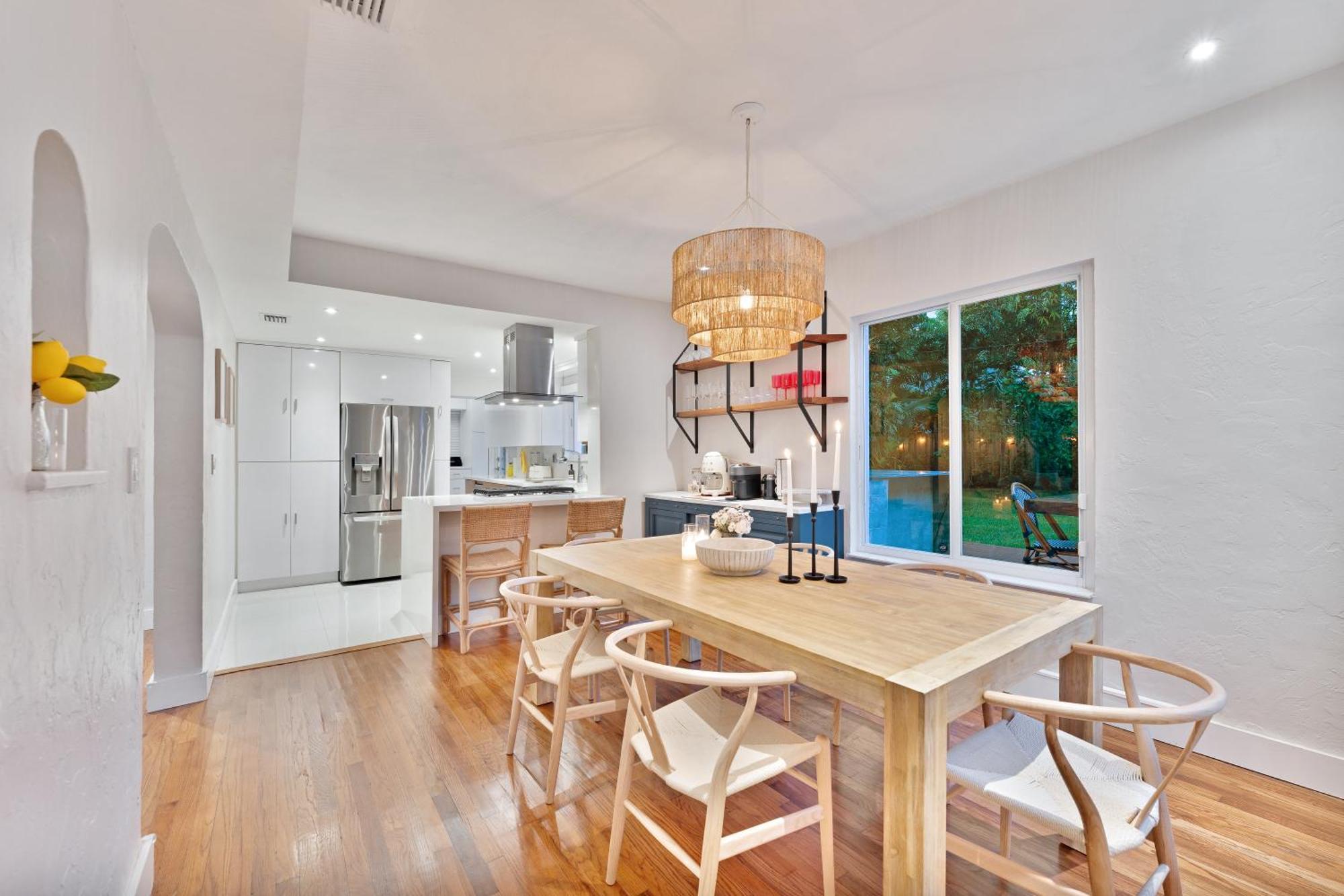 Villa Stunning Historic With Jacuzzi Heated Pool And Style Backyard Miami