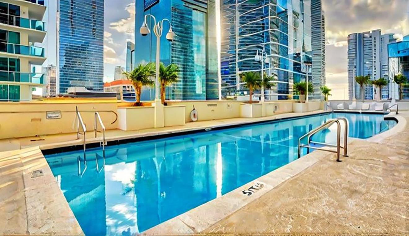 Elegant Centric Vibrant Pool Jacuzzi Free Parking Apartment Miami