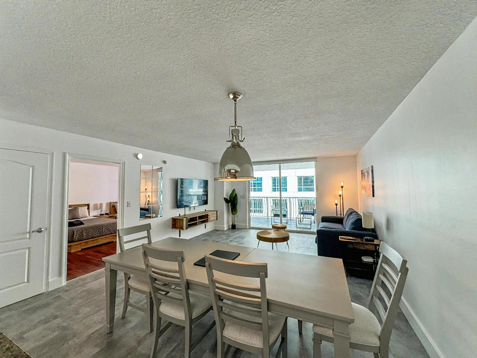 Elegant Centric Vibrant Pool Jacuzzi Free Parking Miami