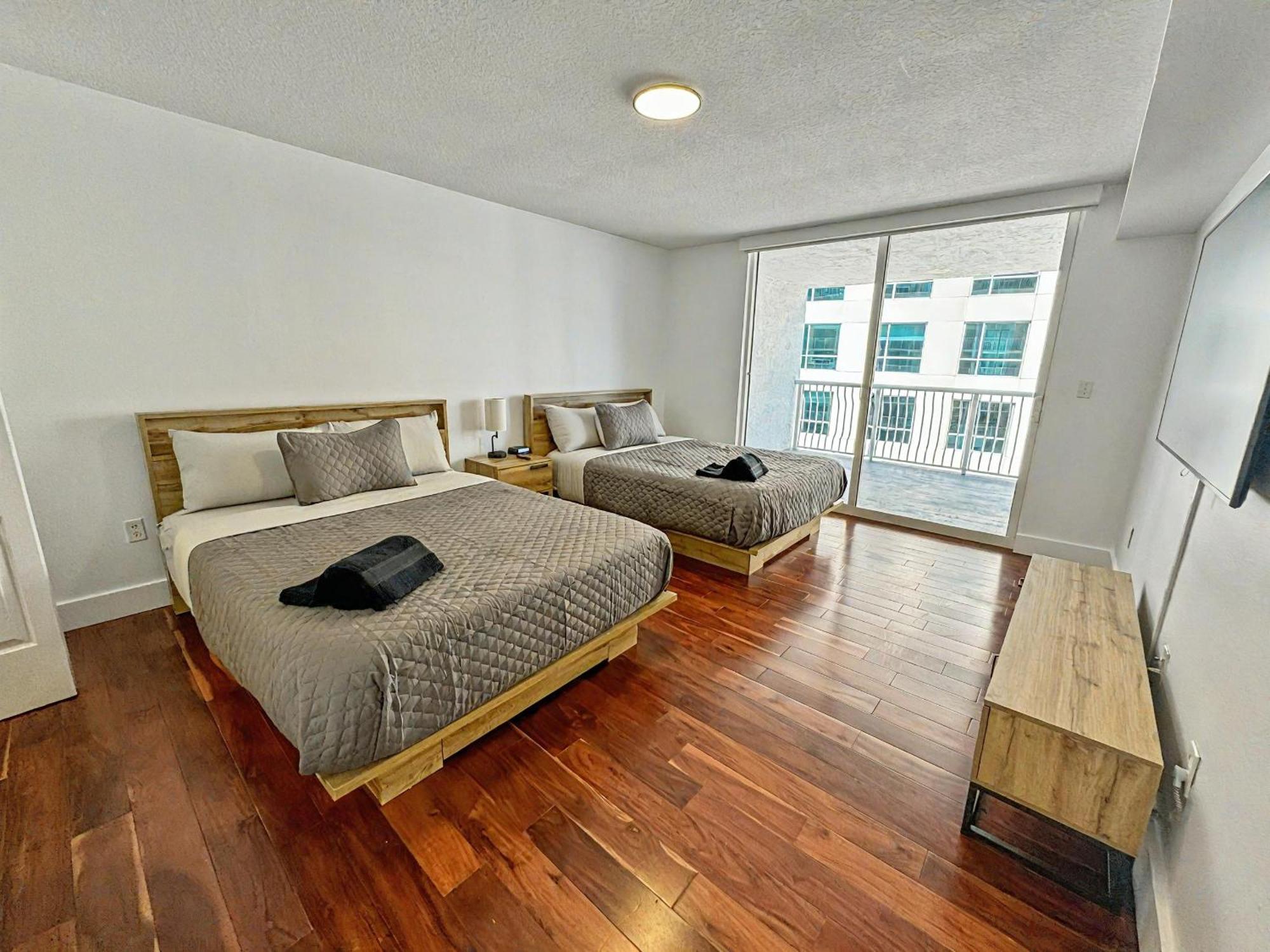 Elegant Centric Vibrant Pool Jacuzzi Free Parking Apartment *