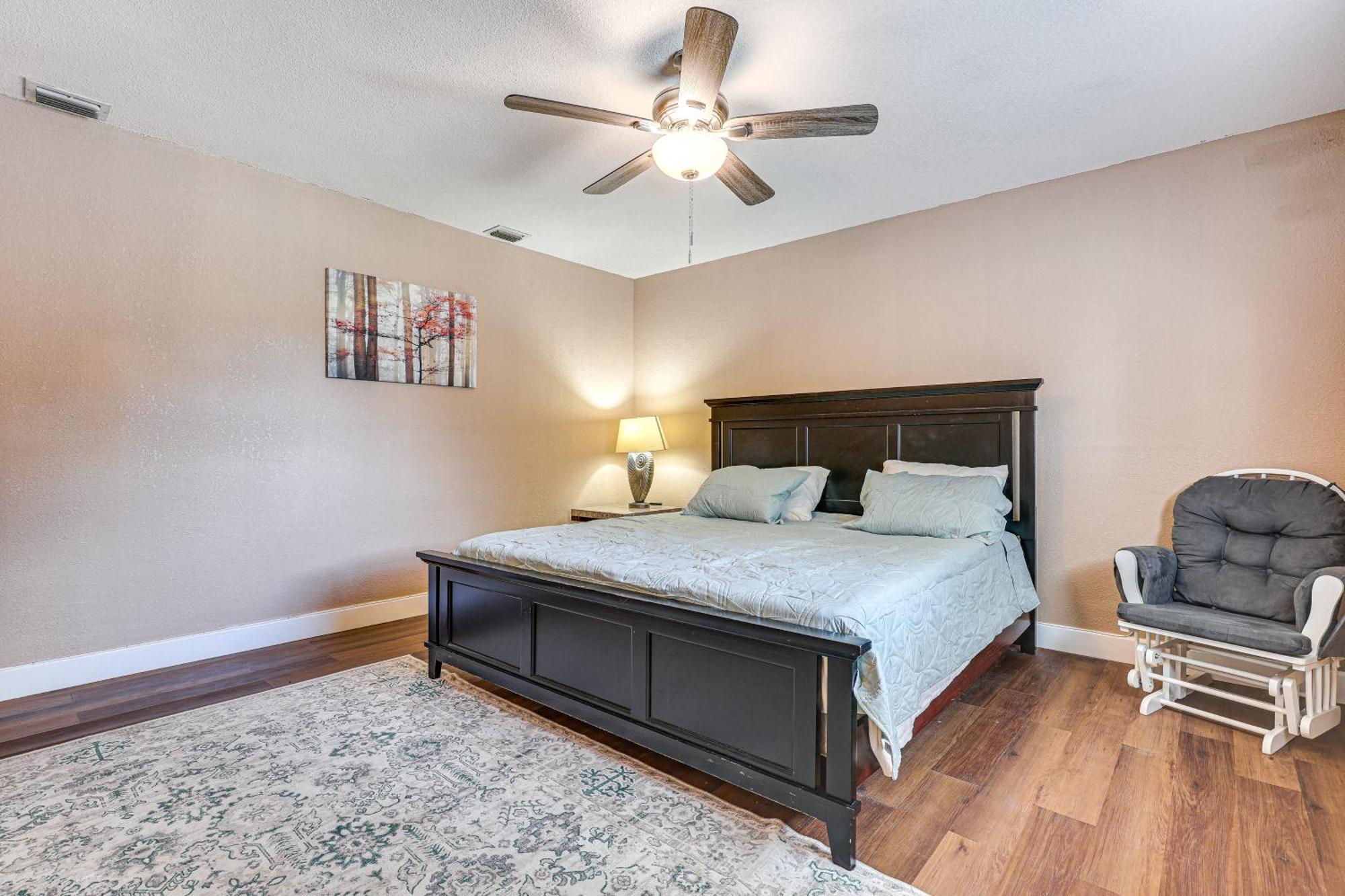 11 Mi To South With Screened Porch! Miami