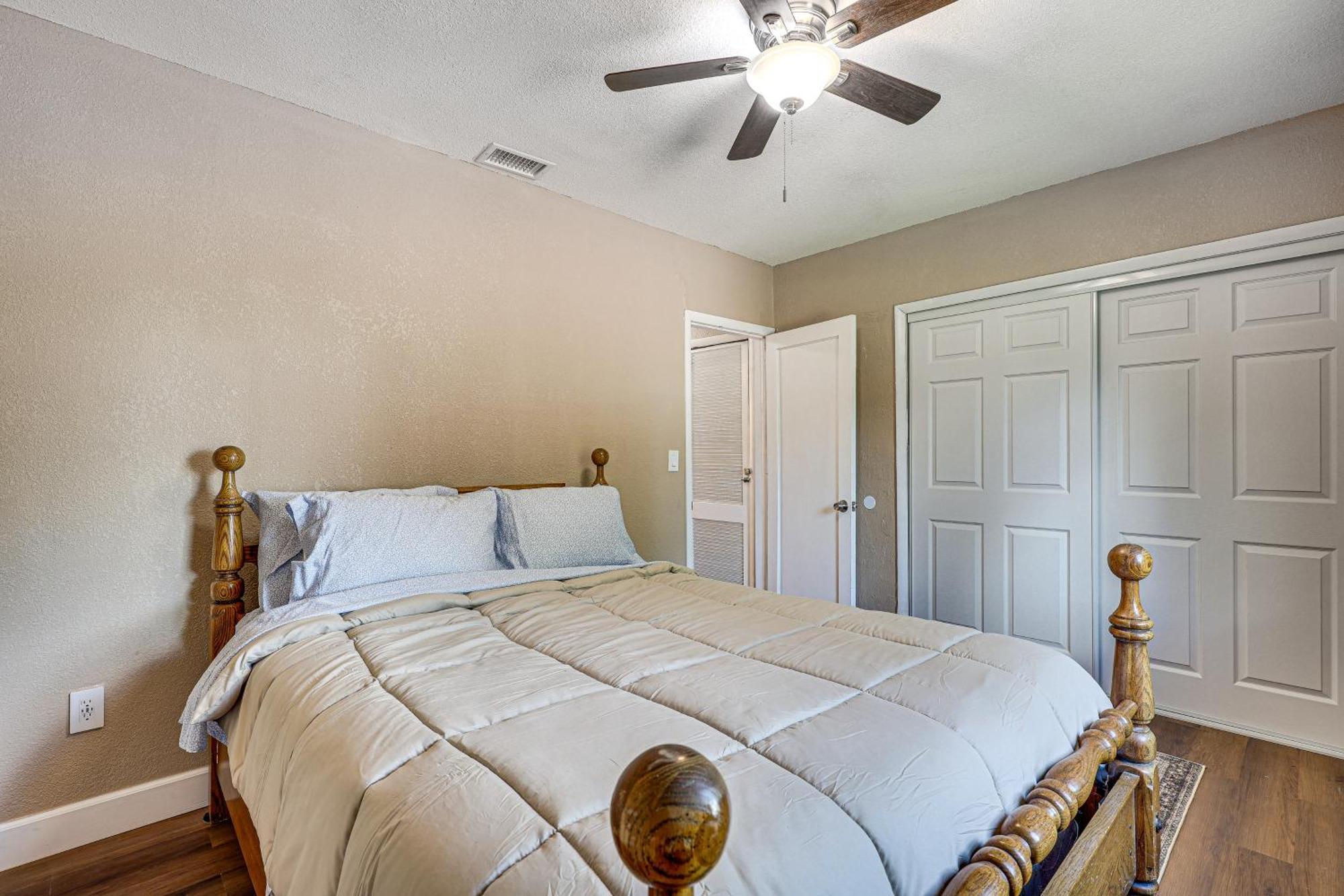 11 Mi To South With Screened Porch!