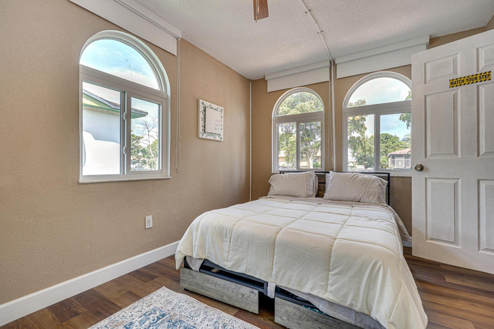 11 Mi To South With Screened Porch! Holiday home Miami