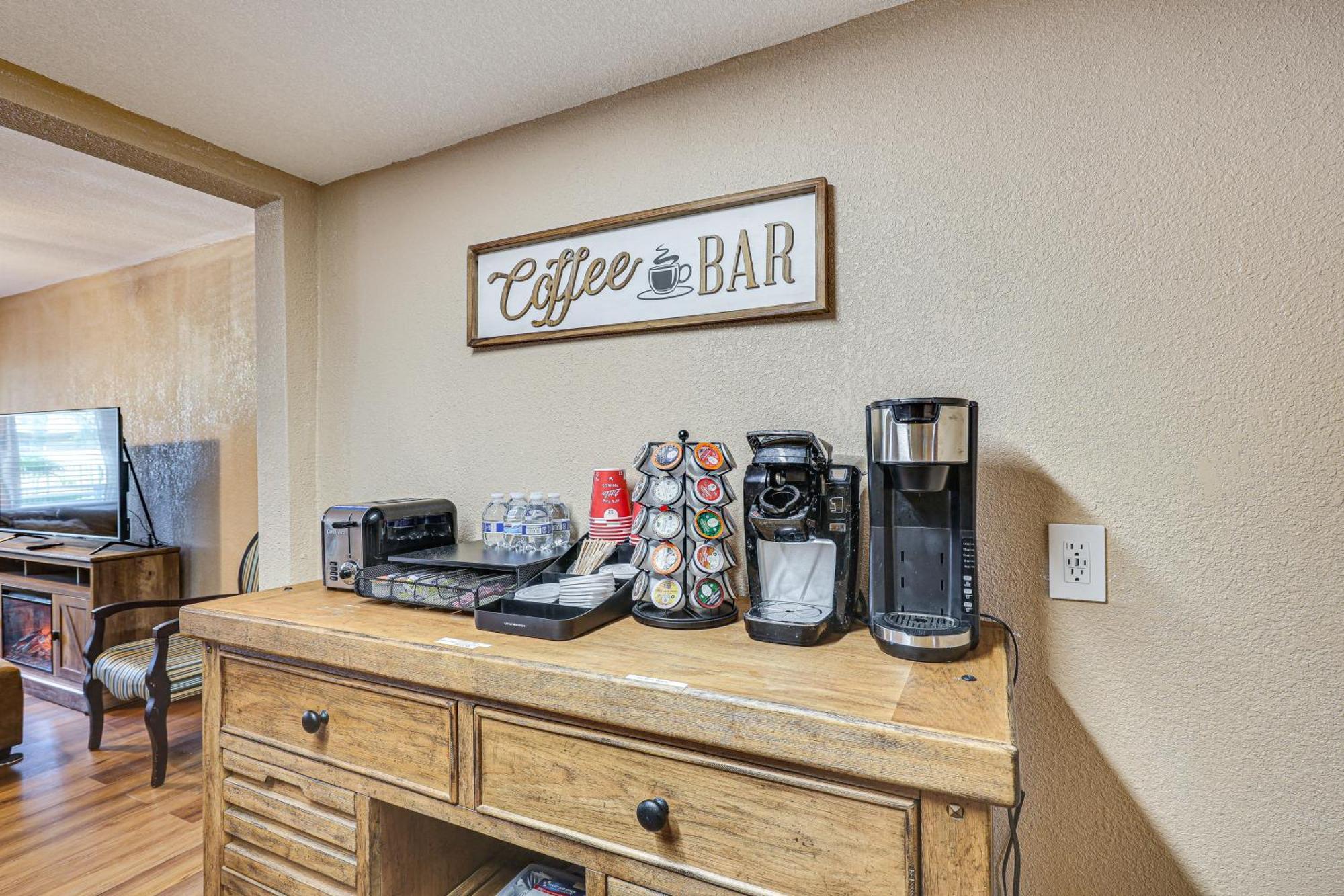 Holiday home 11 Mi To South With Screened Porch!
