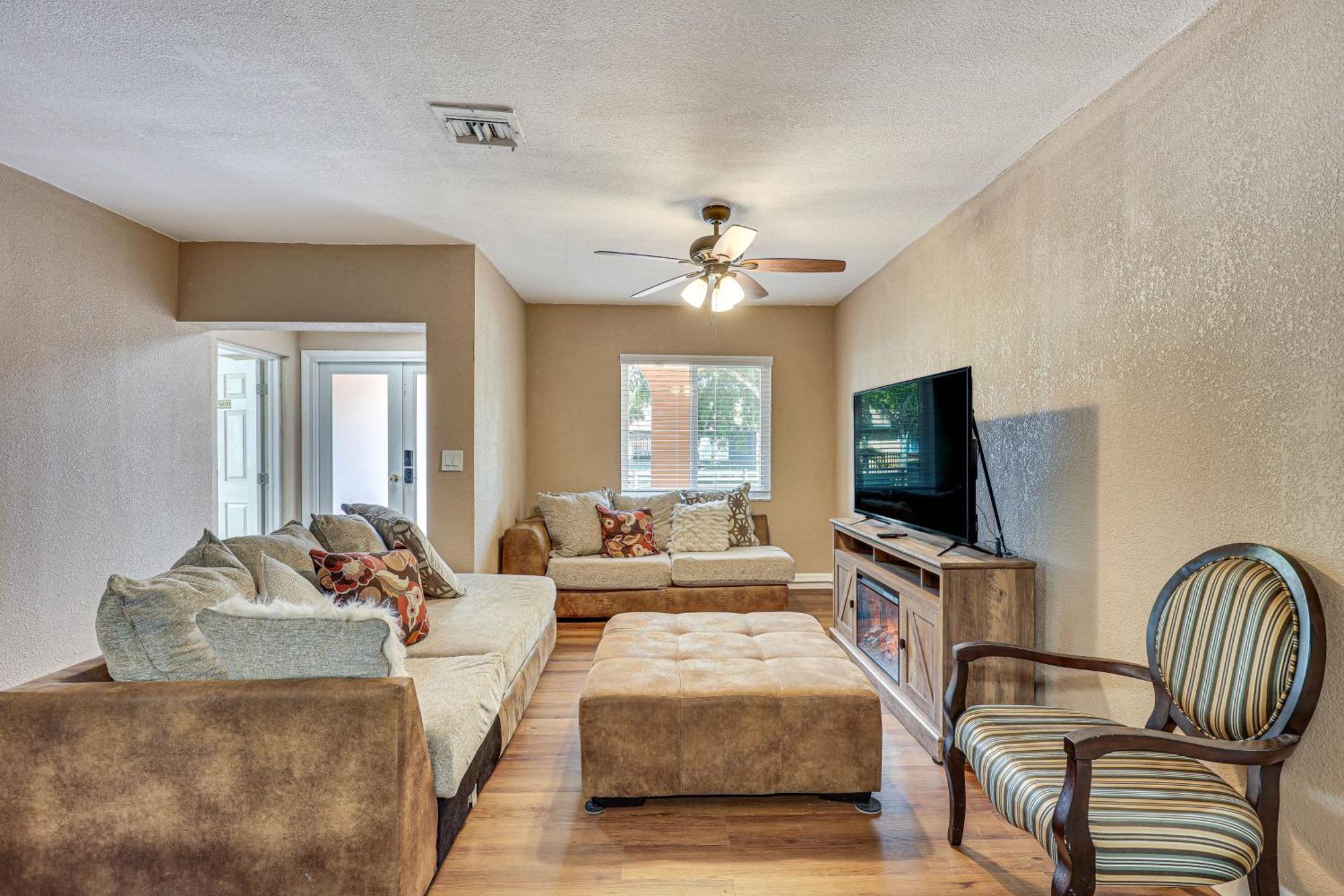 11 Mi To South With Screened Porch! Miami