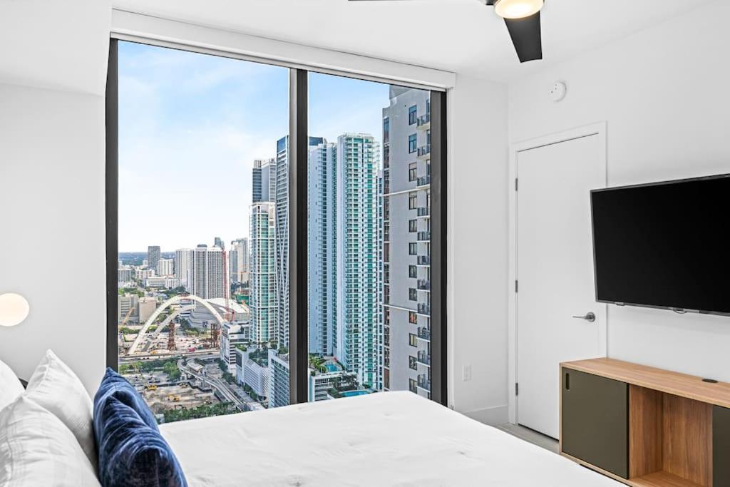 New Luxurious Floor 35th - Miami's Heart Apartment