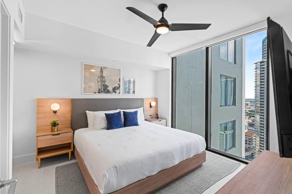 New Luxurious Floor 35th - Miami's Heart Apartment
