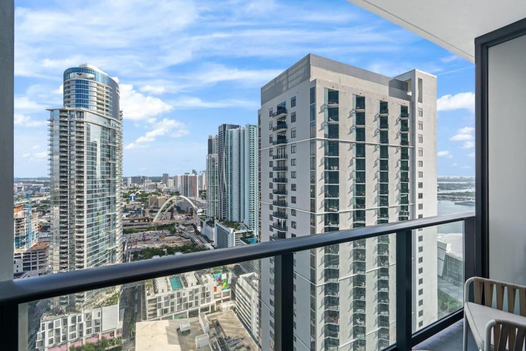 New Luxurious Floor 35th - Miami's Heart Miami