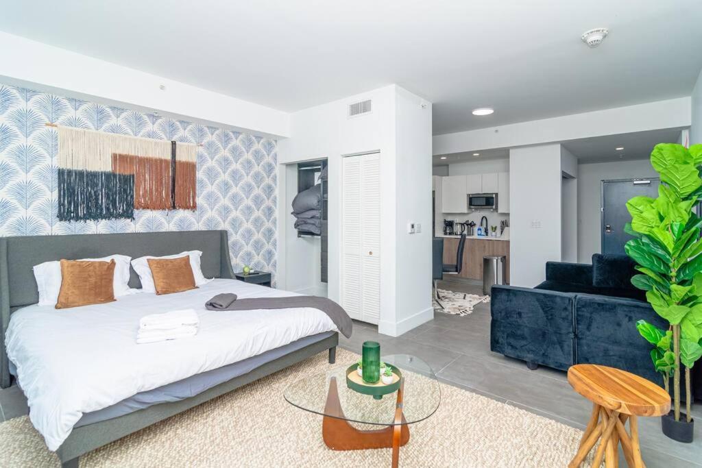 King Bed Brand New Oasis Minutes To Brickell Apartment
