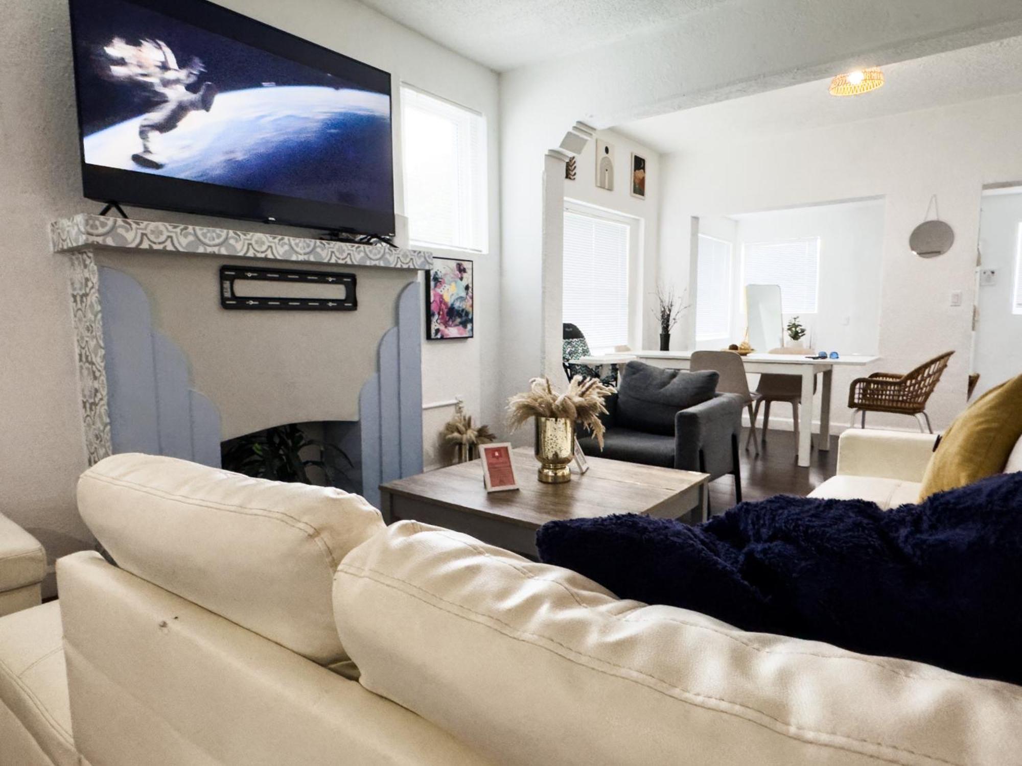 Dos Casitas Design District #1 - 3 Bedroom House *