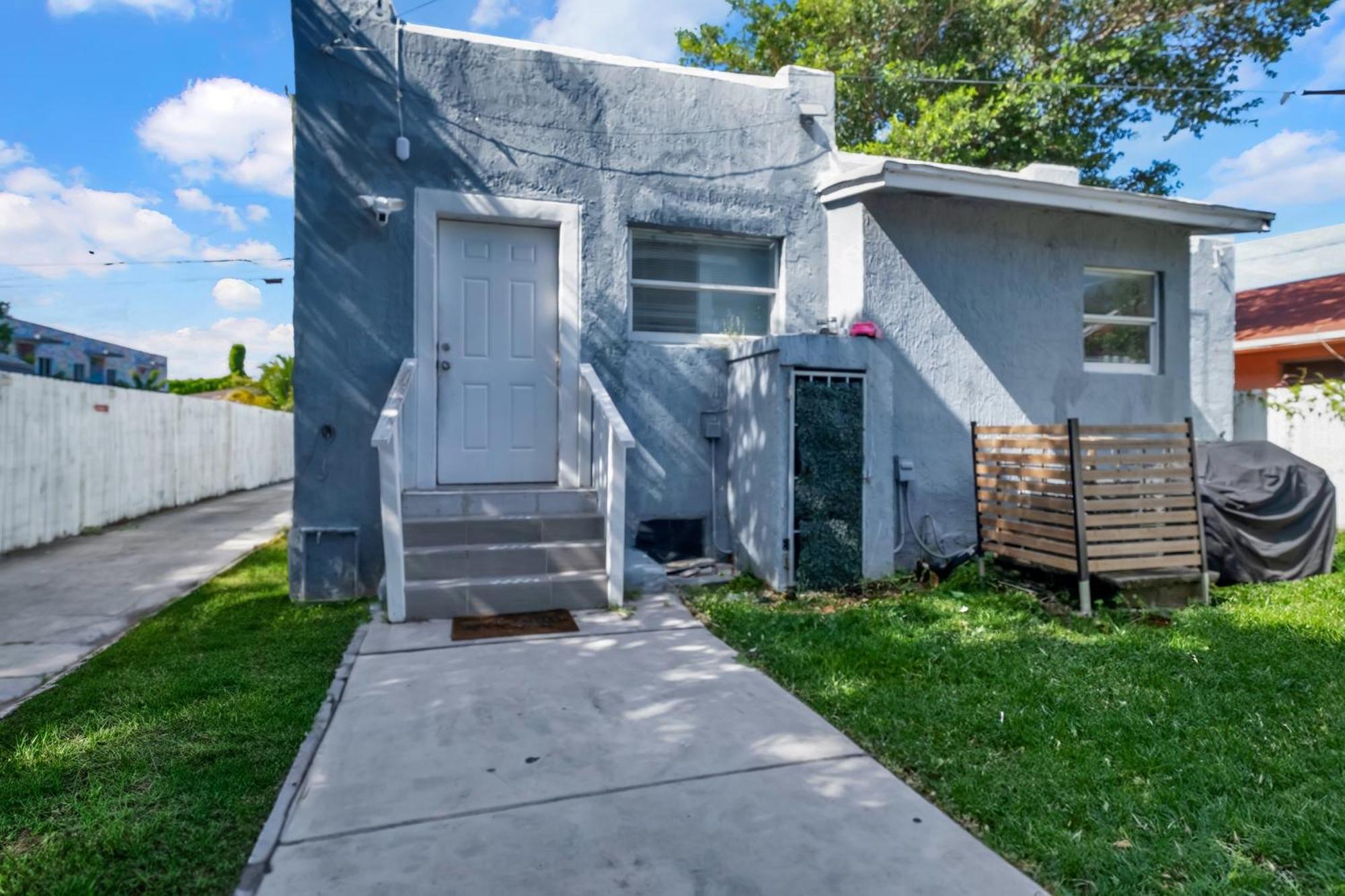 Dos Casitas Design District #1 - 3 Bedroom House *