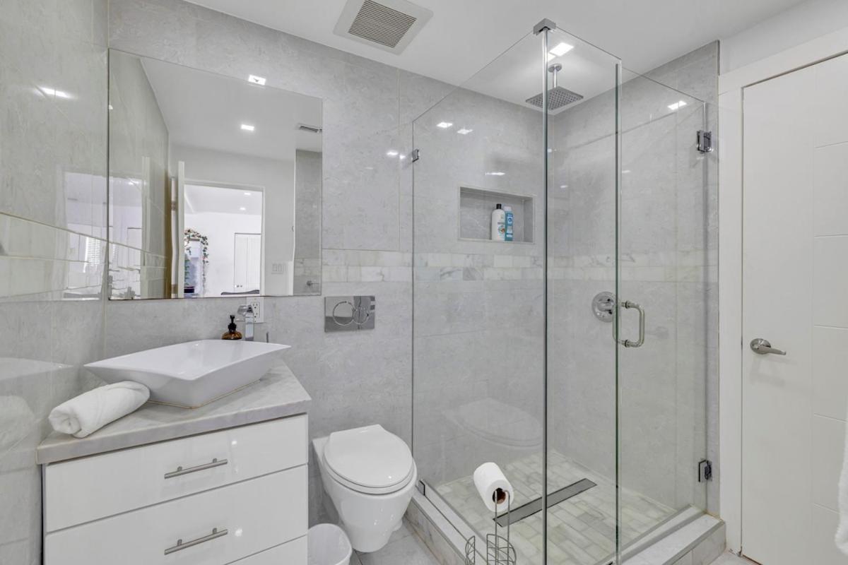 - Pool & Hot Tub Escape Miami