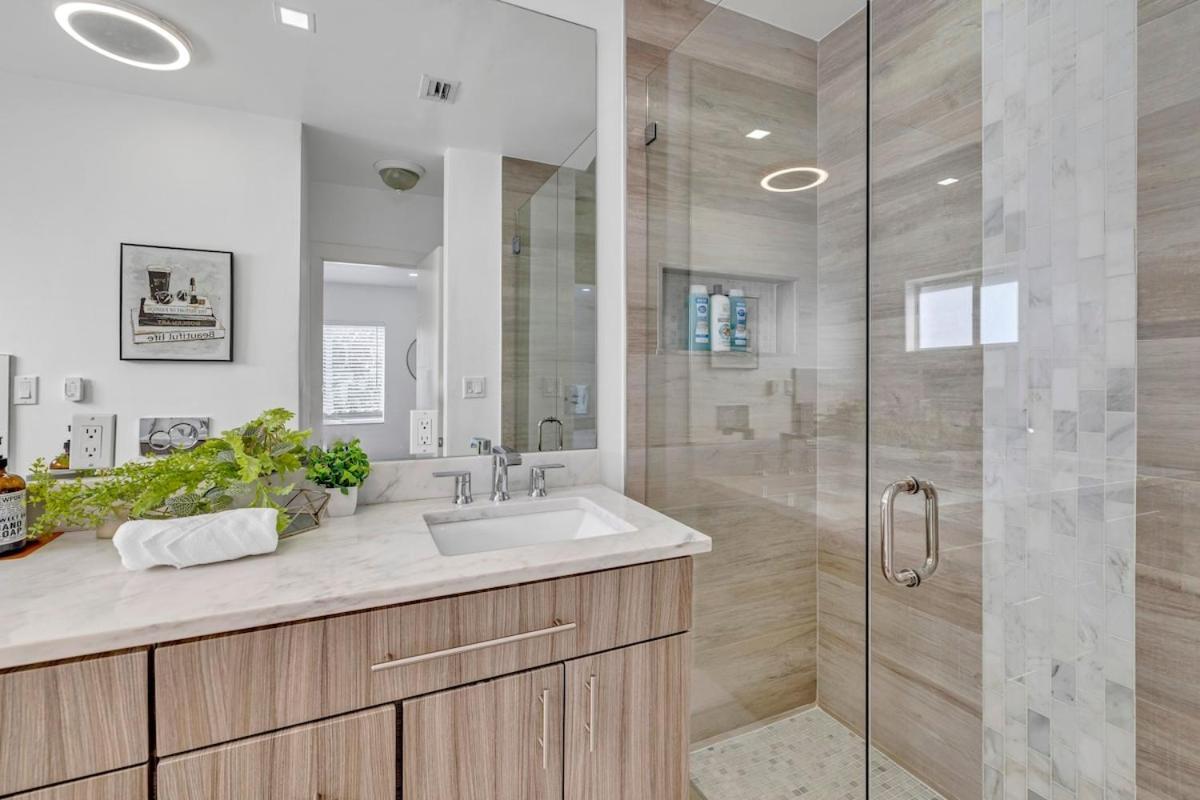 - Pool & Hot Tub Escape Miami