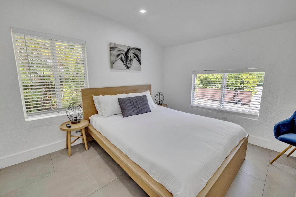 - Pool & Hot Tub Escape Villa Miami