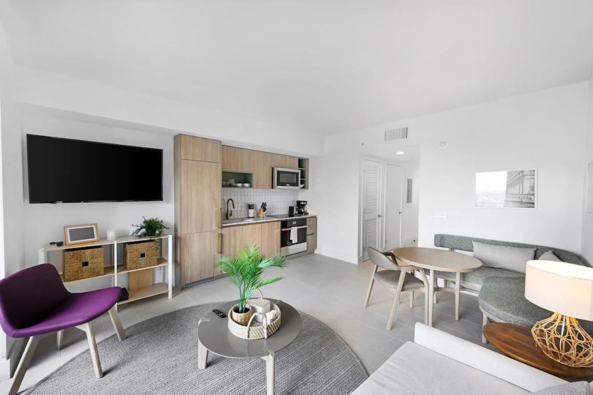 Apartment Upscale 1br In Dtw With Views *