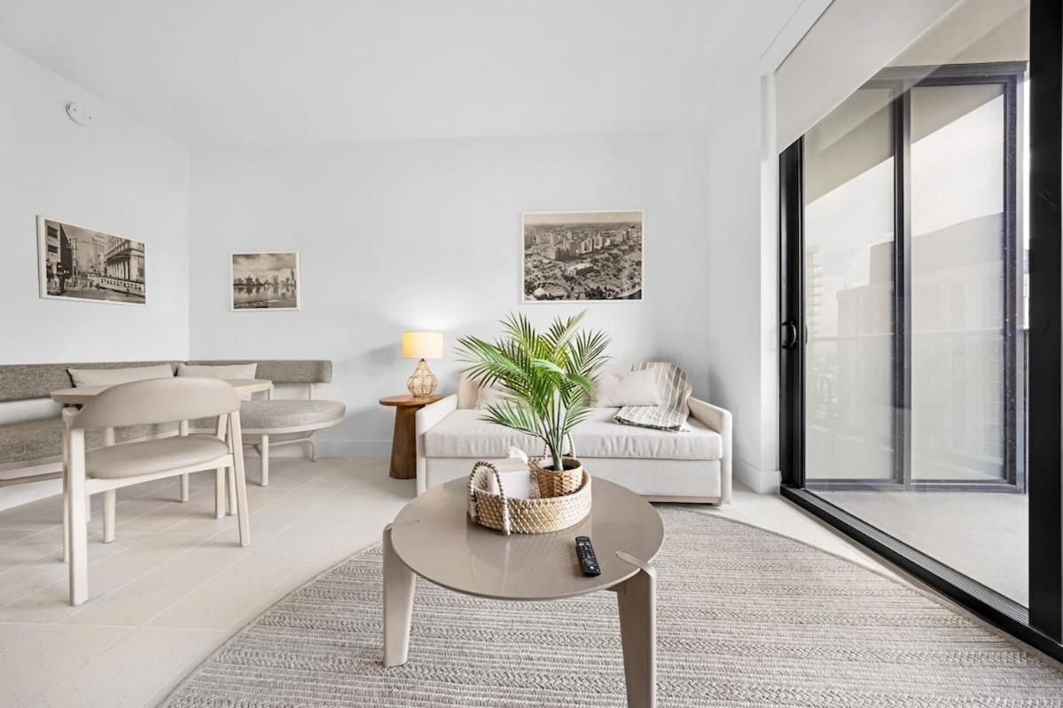 Upscale 1br In Dtw With Views Apartment