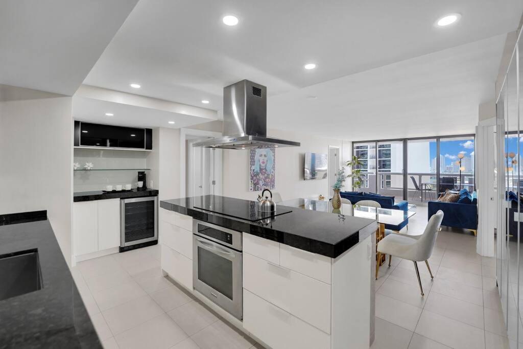 Apartment Iconic! Skyline & Water Views Miami