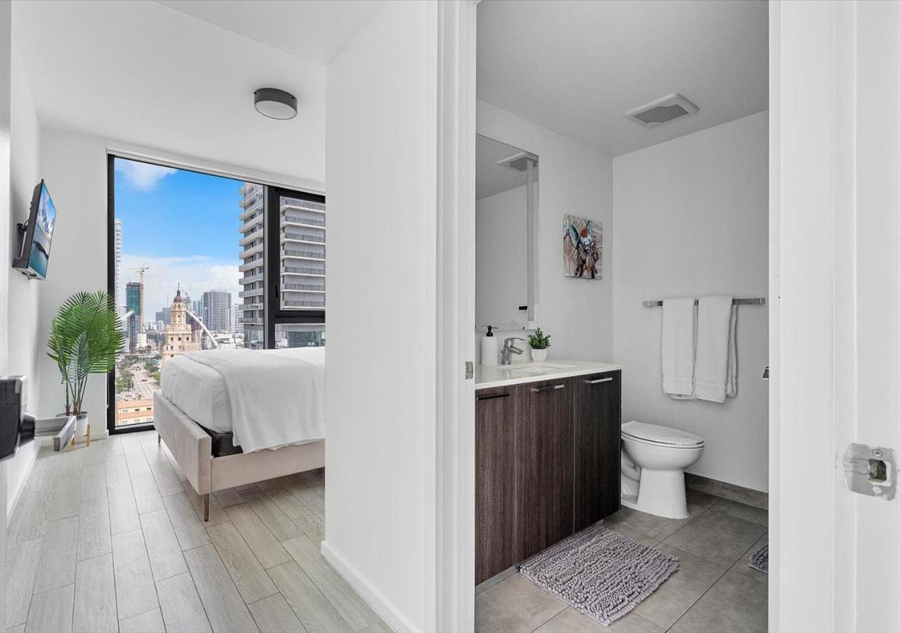 X-lounge Ii - Highrise In The Heart Of Downtown With Rooftop Pool & Skyline Views Apartment