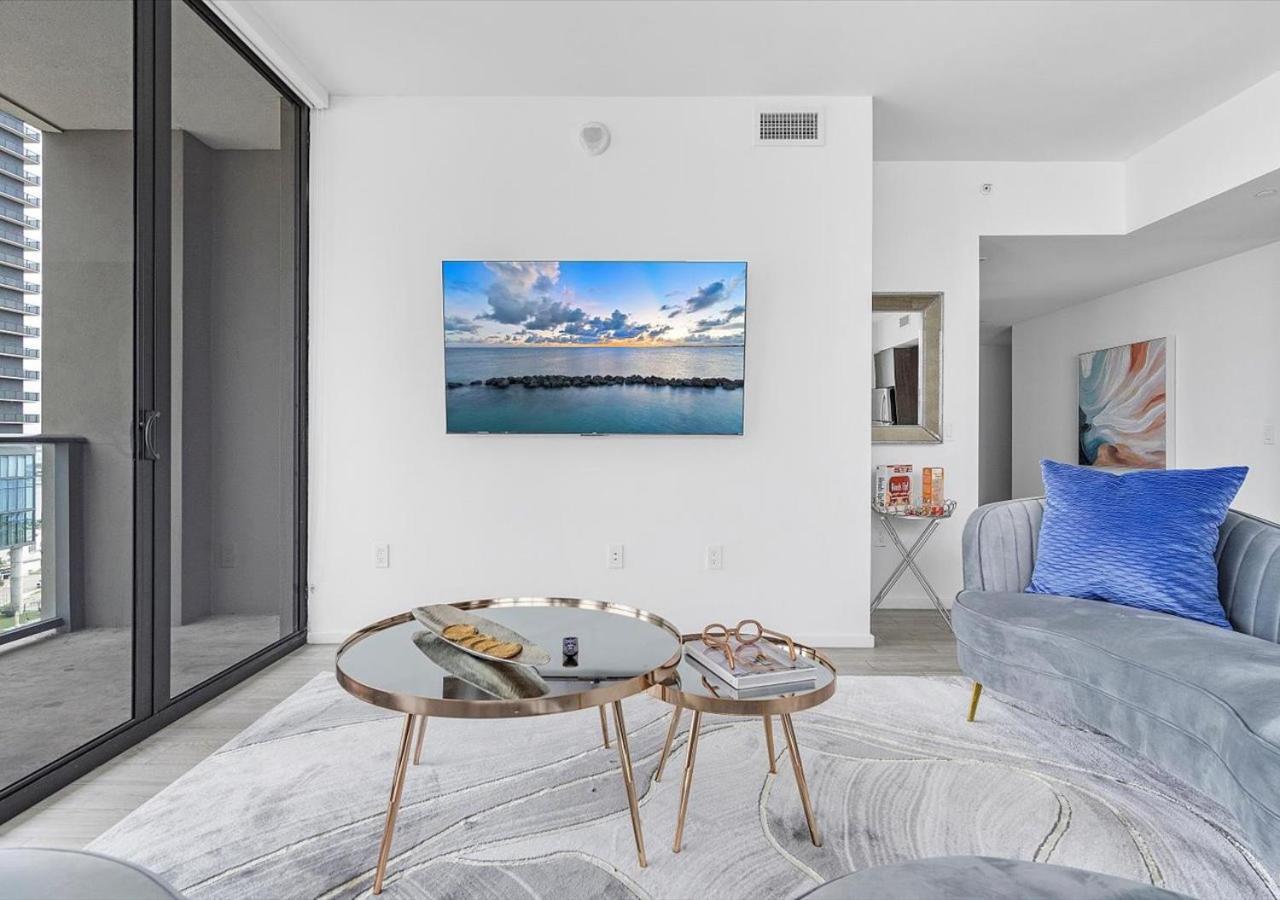 X-lounge Ii - Highrise In The Heart Of Downtown With Rooftop Pool & Skyline Views Apartment *