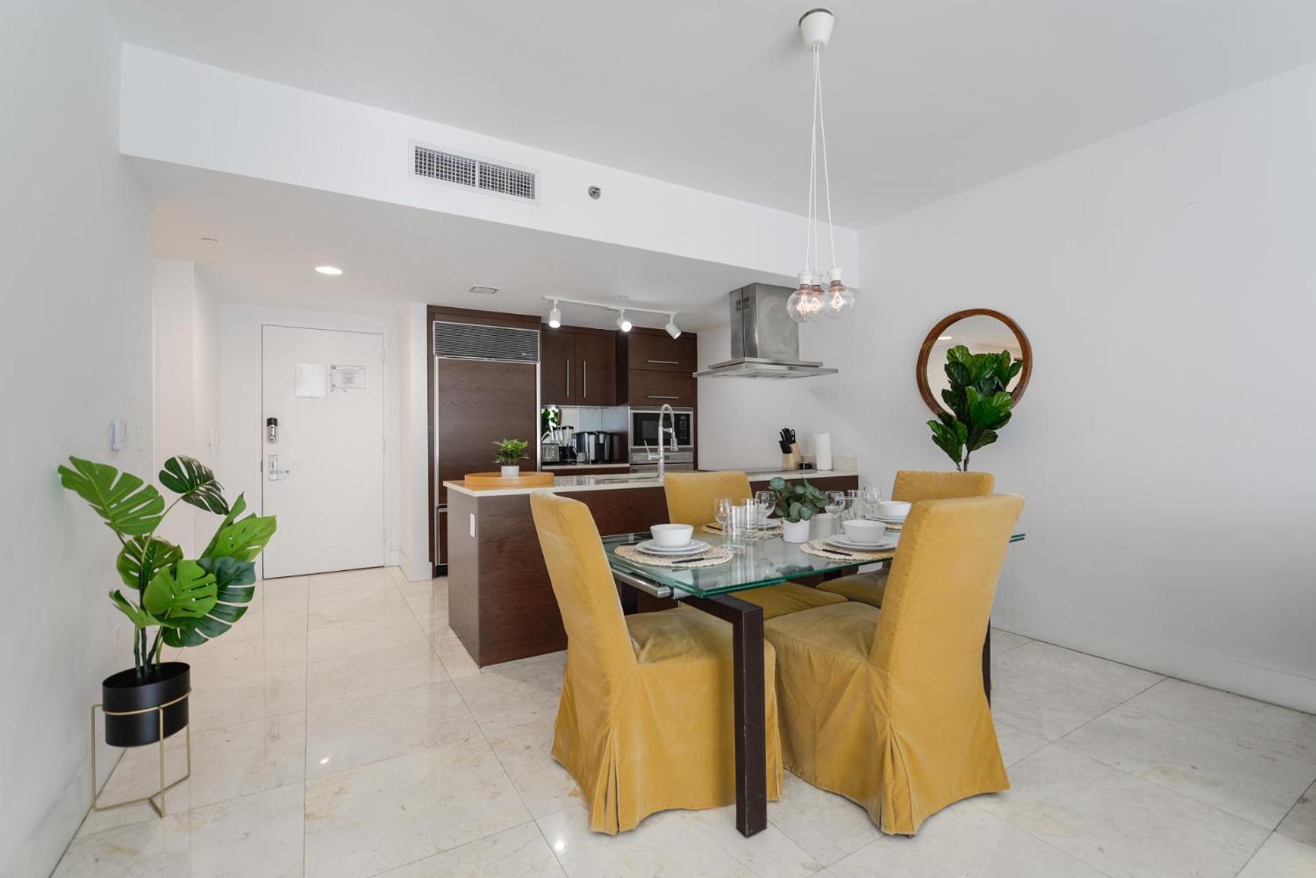 Luxury With Breathtaking & Bay Views *