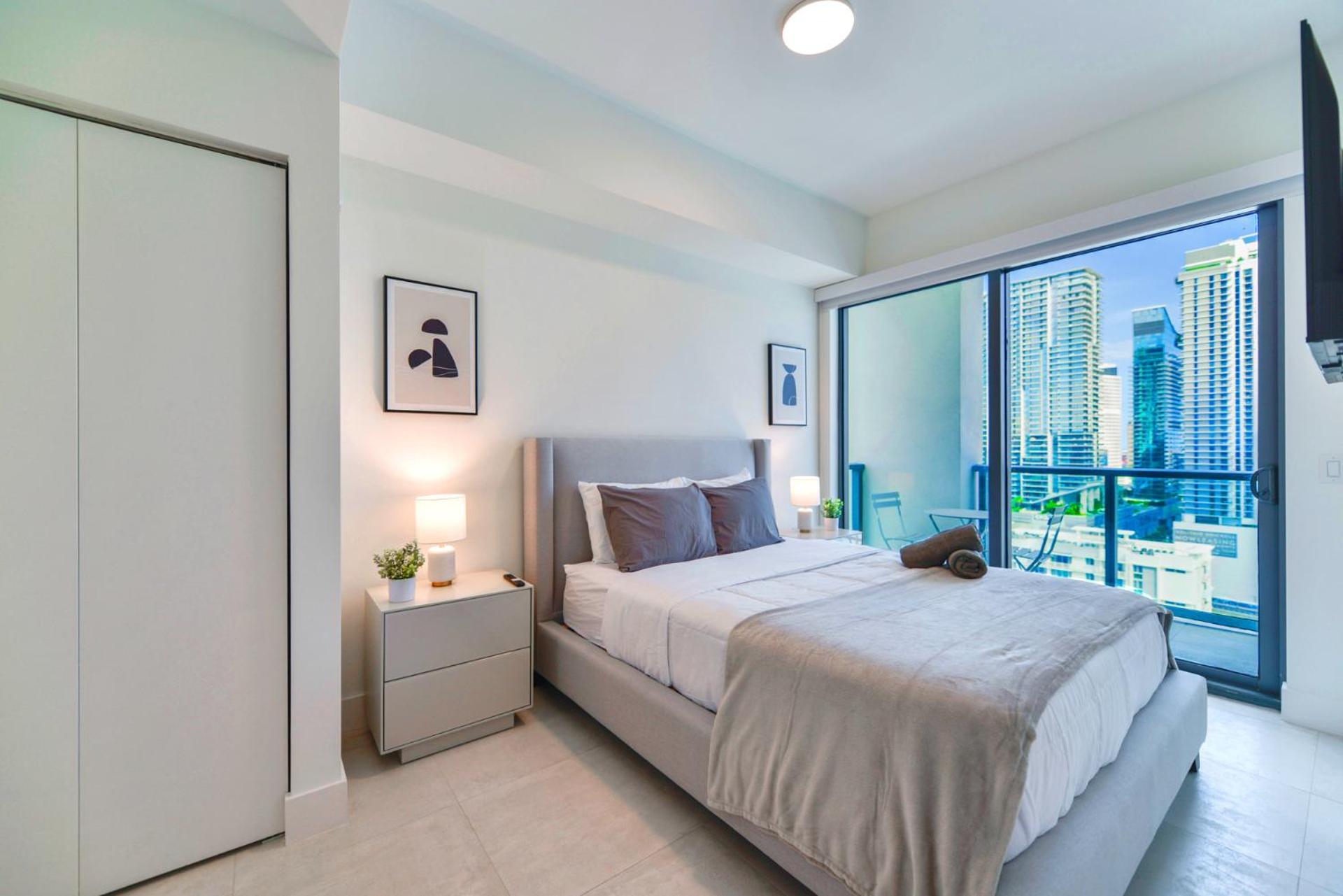 Brickell Walk To Shops & Dining