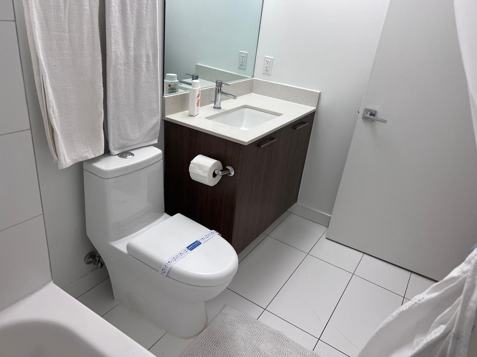 Master Bedroom In Calle Ocho Homestay