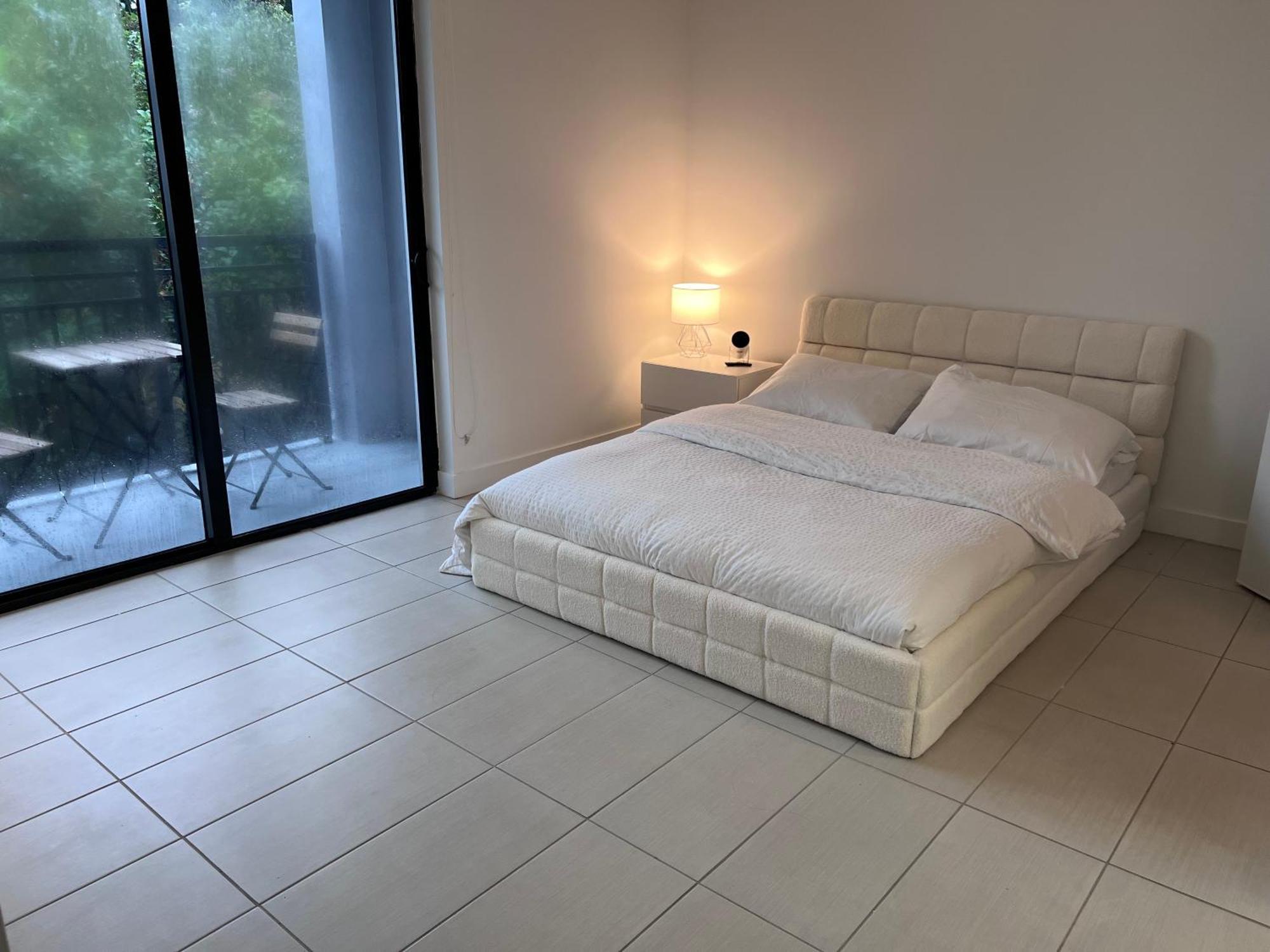 Homestay Master Bedroom In Calle Ocho